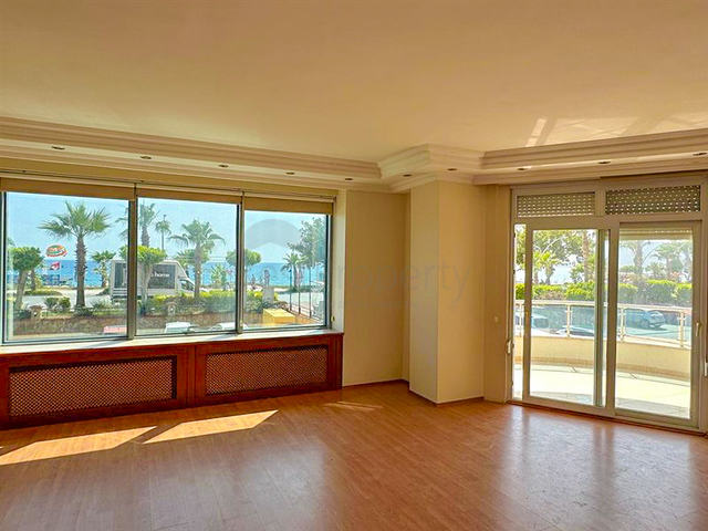 شقة فسيحة 4 + 1 على الساحل الأول في منطقة أوبا