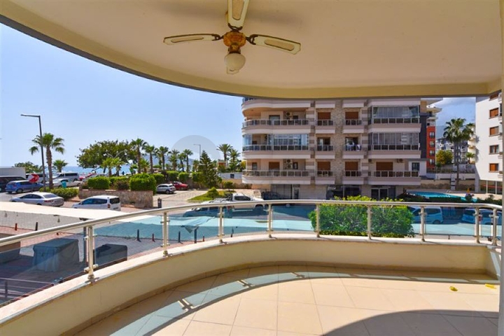 شقة فسيحة 4 + 1 على الساحل الأول في منطقة أوبا