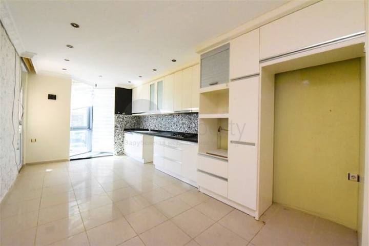 شقة فسيحة 4 + 1 على الساحل الأول في منطقة أوبا