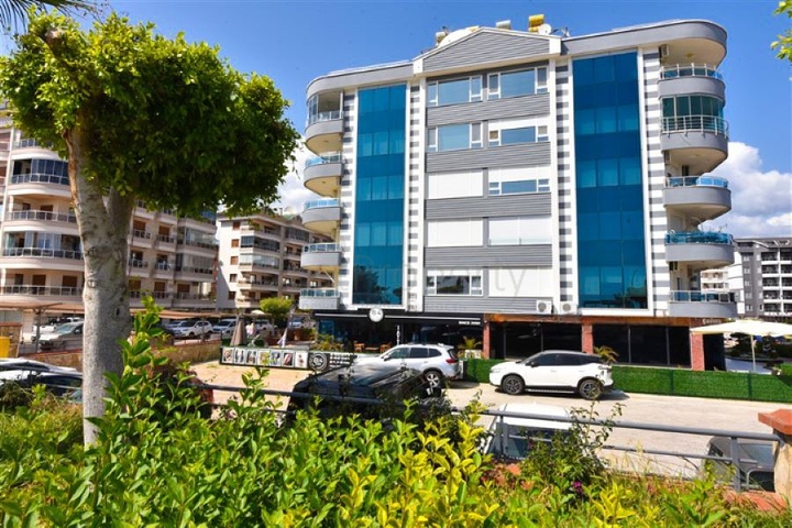 شقة فسيحة 4 + 1 على الساحل الأول في منطقة أوبا