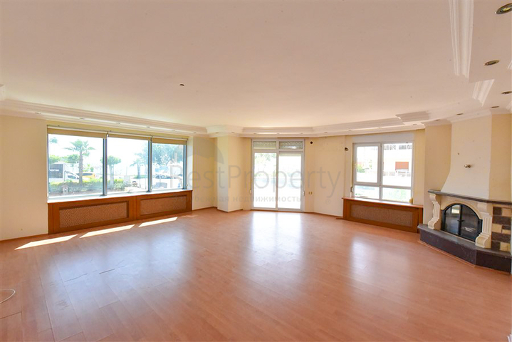 شقة فسيحة 4 + 1 على الساحل الأول في منطقة أوبا