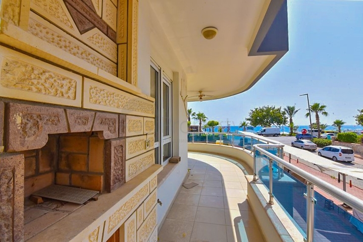 شقة فسيحة 4 + 1 على الساحل الأول في منطقة أوبا