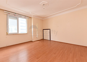 شقة فسيحة 4 + 1 على الساحل الأول في منطقة أوبا