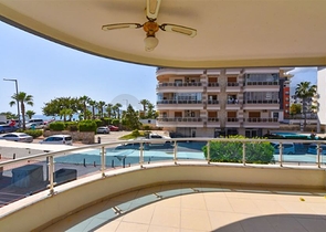 شقة فسيحة 4 + 1 على الساحل الأول في منطقة أوبا