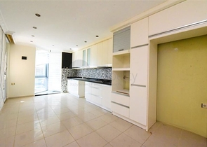 شقة فسيحة 4 + 1 على الساحل الأول في منطقة أوبا