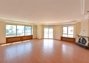 شقة فسيحة 4 + 1 على الساحل الأول في منطقة أوبا