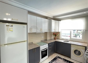 شقة فسيحة 2 + 1 على بعد 500 متر فقط من البحر في منطقة أوبا