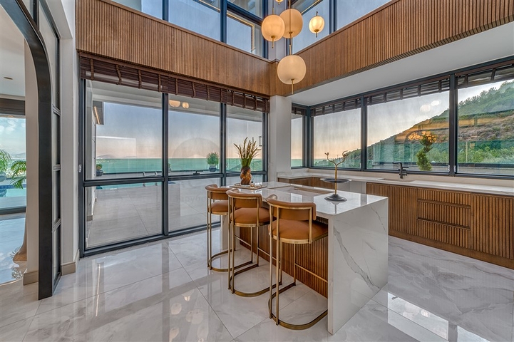 فيلا فاخرة 4 + 1 مع إطلالات خلابة على ألانيا بأكملها