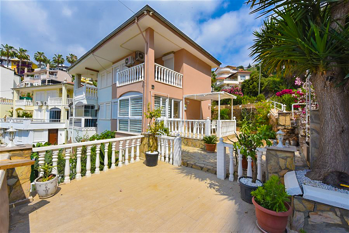 تاون هاوس 2 + 1 على بعد 600 متر من البحر في منطقة كارجيجاك