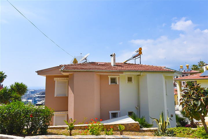 تاون هاوس 2 + 1 على بعد 600 متر من البحر في منطقة كارجيجاك