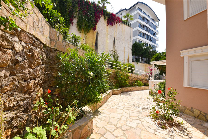 تاون هاوس 2 + 1 على بعد 600 متر من البحر في منطقة كارجيجاك