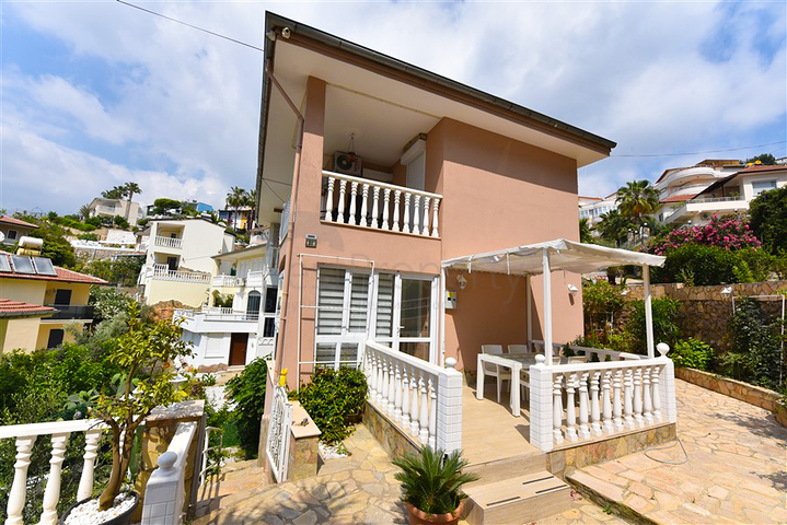 تاون هاوس 2 + 1 على بعد 600 متر من البحر في منطقة كارجيجاك