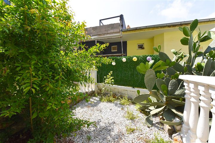 تاون هاوس 2 + 1 على بعد 600 متر من البحر في منطقة كارجيجاك