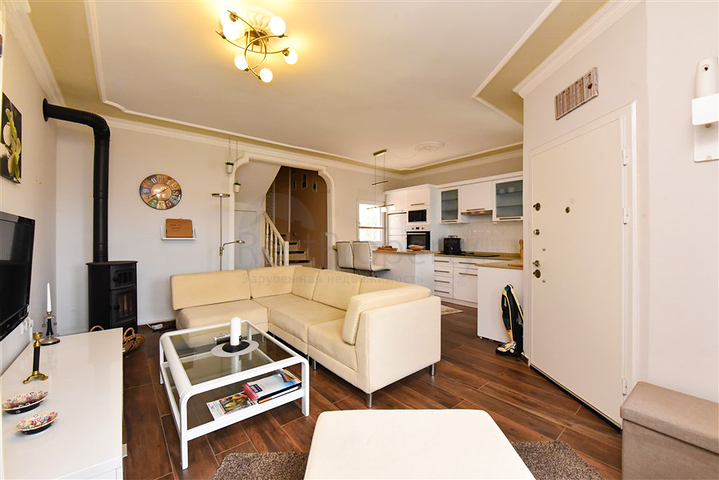 تاون هاوس 2 + 1 على بعد 600 متر من البحر في منطقة كارجيجاك