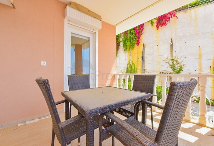 تاون هاوس 2 + 1 على بعد 600 متر من البحر في منطقة كارجيجاك