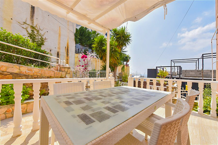 تاون هاوس 2 + 1 على بعد 600 متر من البحر في منطقة كارجيجاك