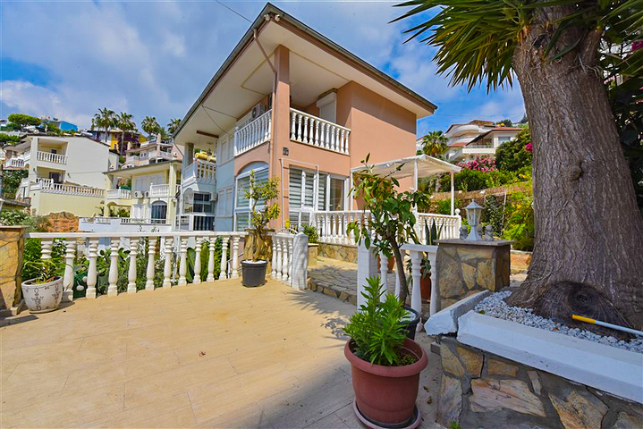 تاون هاوس 2 + 1 على بعد 600 متر من البحر في منطقة كارجيجاك