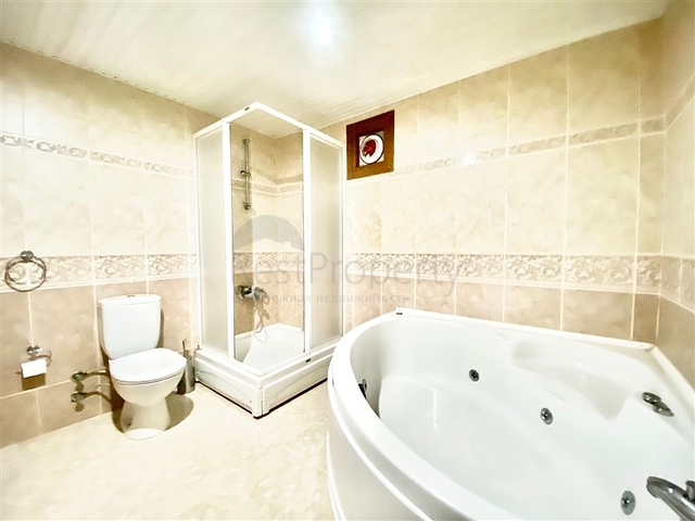 فيلا واسعة لعائلة كبيرة ، على مسافة قريبة من البحر