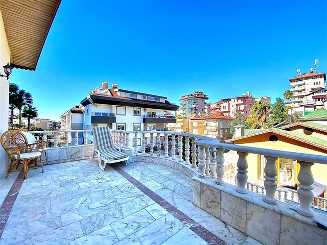 فيلا واسعة لعائلة كبيرة ، على مسافة قريبة من البحر