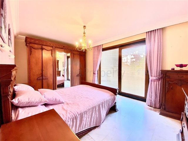 فيلا واسعة لعائلة كبيرة ، على مسافة قريبة من البحر