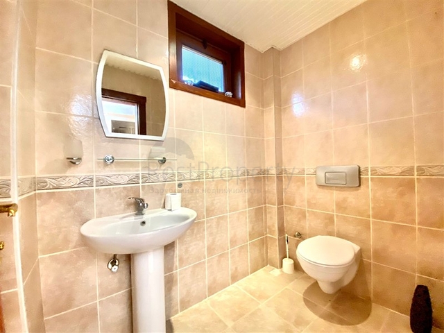 فيلا واسعة لعائلة كبيرة ، على مسافة قريبة من البحر