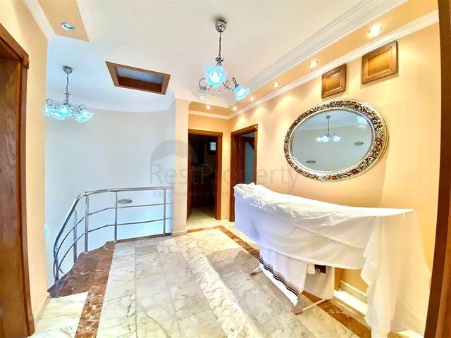 فيلا واسعة لعائلة كبيرة ، على مسافة قريبة من البحر