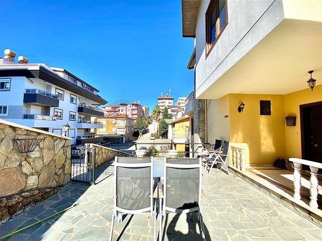 فيلا واسعة لعائلة كبيرة ، على مسافة قريبة من البحر