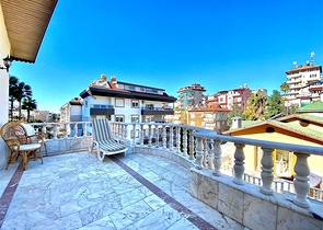 فيلا واسعة لعائلة كبيرة ، على مسافة قريبة من البحر