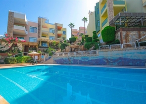 فيلا واسعة لعائلة كبيرة ، على مسافة قريبة من البحر