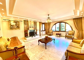 فيلا واسعة لعائلة كبيرة ، على مسافة قريبة من البحر