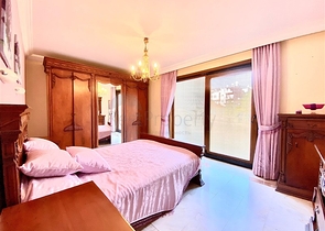 فيلا واسعة لعائلة كبيرة ، على مسافة قريبة من البحر