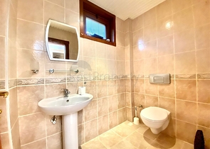 فيلا واسعة لعائلة كبيرة ، على مسافة قريبة من البحر