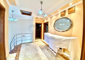 فيلا واسعة لعائلة كبيرة ، على مسافة قريبة من البحر