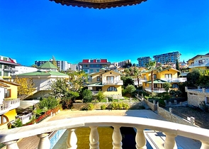 فيلا واسعة لعائلة كبيرة ، على مسافة قريبة من البحر