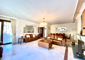 فيلا واسعة لعائلة كبيرة ، على مسافة قريبة من البحر