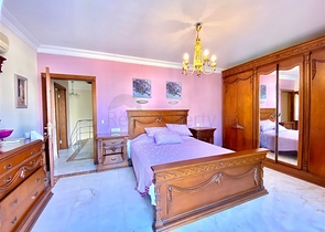 فيلا واسعة لعائلة كبيرة ، على مسافة قريبة من البحر