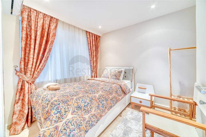 فيلا 5+1 على بعد 800 متر من الشاطئ مع إطلالات بانورامية على البحر والجبل