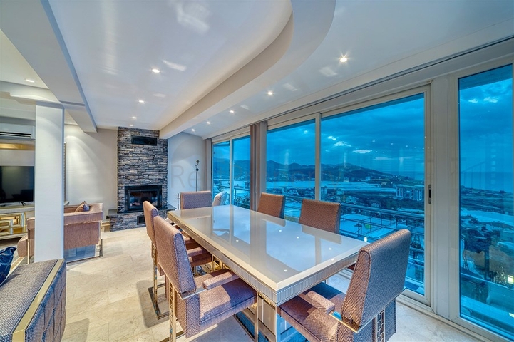 فيلا 5+1 على بعد 800 متر من الشاطئ مع إطلالات بانورامية على البحر والجبل