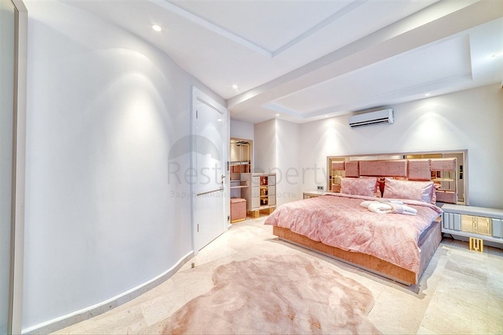 فيلا 5+1 على بعد 800 متر من الشاطئ مع إطلالات بانورامية على البحر والجبل