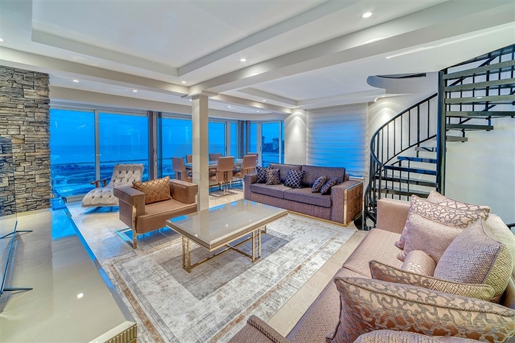 فيلا 5+1 على بعد 800 متر من الشاطئ مع إطلالات بانورامية على البحر والجبل