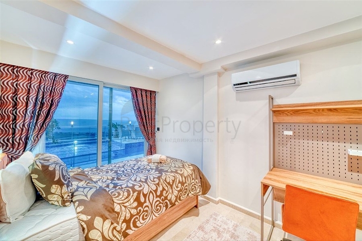 فيلا 5+1 على بعد 800 متر من الشاطئ مع إطلالات بانورامية على البحر والجبل