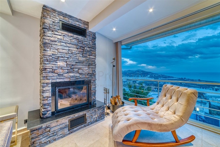 فيلا 5+1 على بعد 800 متر من الشاطئ مع إطلالات بانورامية على البحر والجبل