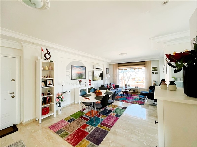 بنتهاوس واسع يطل على البحر والجبال والمناظر الطبيعية الحضرية في منطقة توسمور