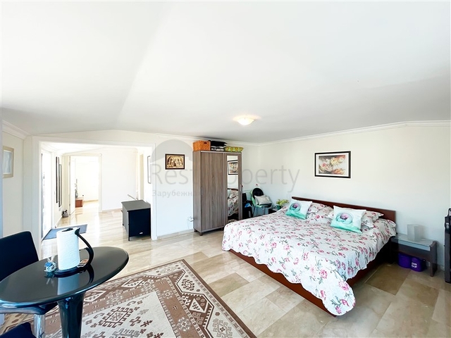 بنتهاوس واسع يطل على البحر والجبال والمناظر الطبيعية الحضرية في منطقة توسمور