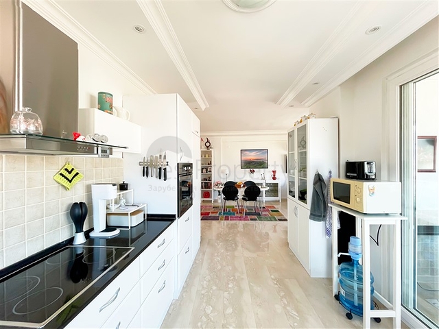 بنتهاوس واسع يطل على البحر والجبال والمناظر الطبيعية الحضرية في منطقة توسمور