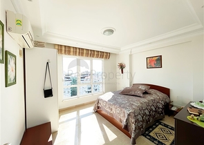 بنتهاوس واسع يطل على البحر والجبال والمناظر الطبيعية الحضرية في منطقة توسمور