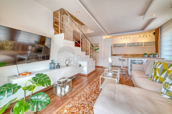 بنتهاوس 2+1 مع تراس واسع وإطلالة على الجبل