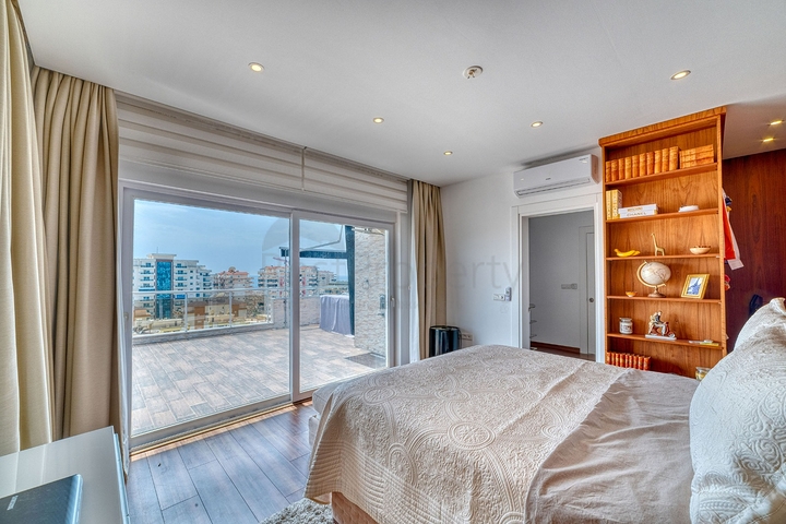 بنتهاوس 2+1 مع تراس واسع وإطلالة على الجبل