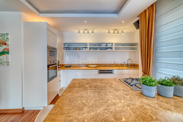 بنتهاوس 2+1 مع تراس واسع وإطلالة على الجبل