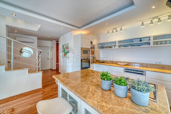 بنتهاوس 2+1 مع تراس واسع وإطلالة على الجبل